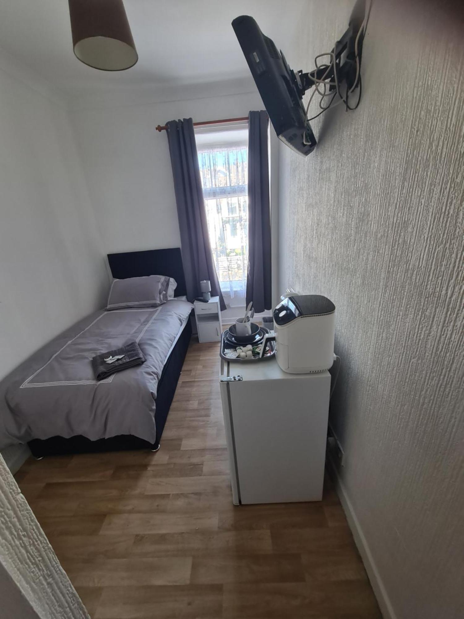 Tredegar Arms Budget Guesthouse For Walkers/Cyclists/Contractors/Traveler Мертір-Тідвіл Екстер'єр фото