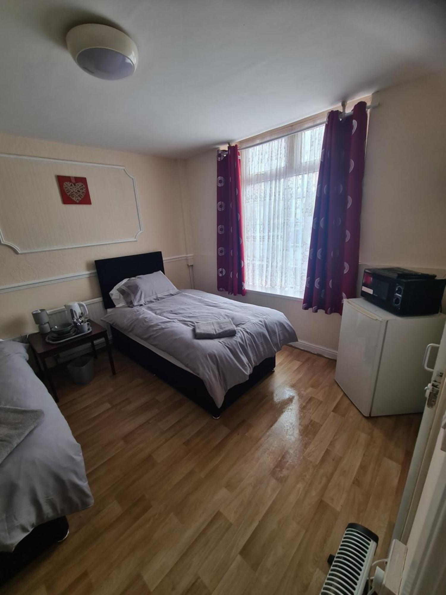 Tredegar Arms Budget Guesthouse For Walkers/Cyclists/Contractors/Traveler Мертір-Тідвіл Екстер'єр фото